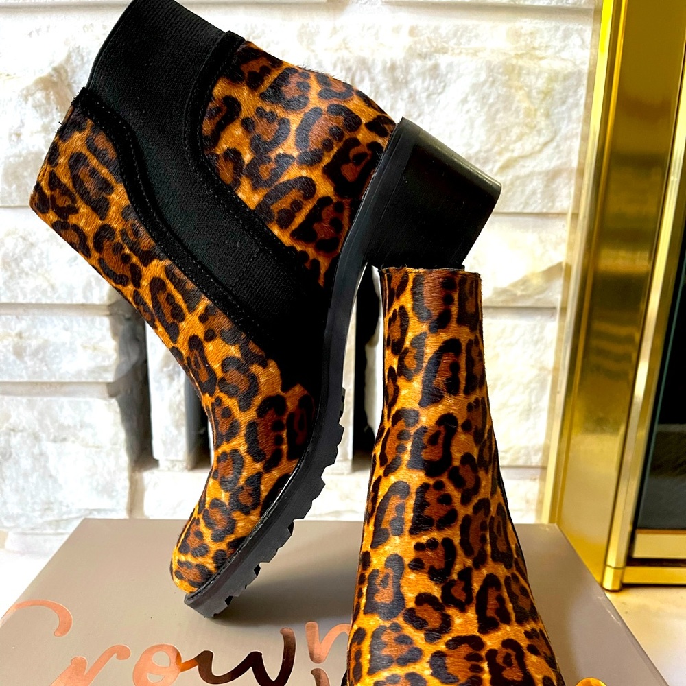 Crown Vintage boots, size 7, brand new never worn